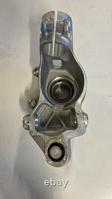 Genuine Range Rover Evoque Lh Rear Knuckle Hub Left Hand Lr068884 Lr024427